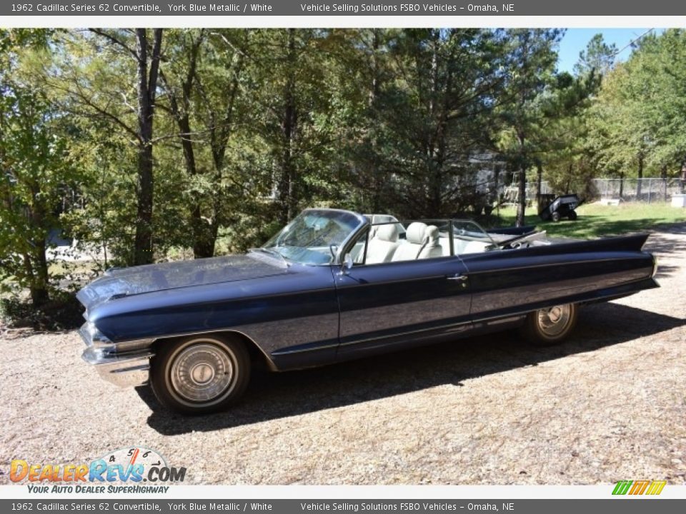 Front 3/4 View of 1962 Cadillac Series 62 Convertible Photo #1