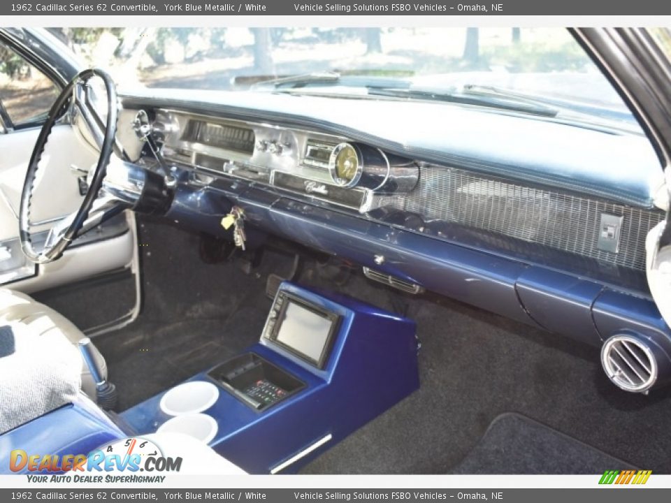 Dashboard of 1962 Cadillac Series 62 Convertible Photo #2