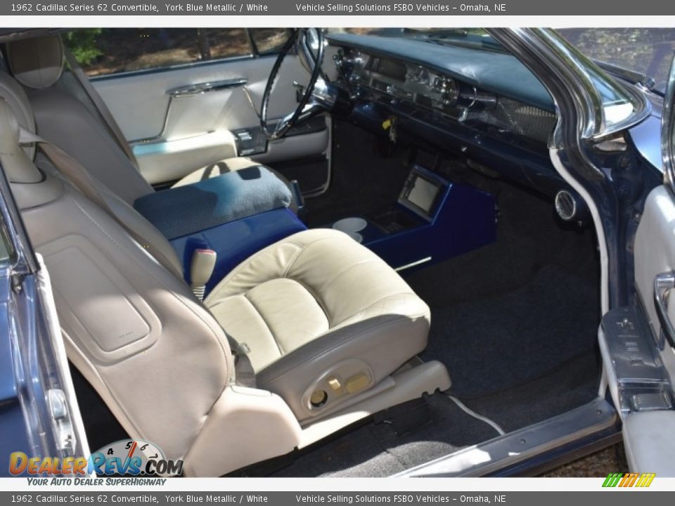 Front Seat of 1962 Cadillac Series 62 Convertible Photo #4