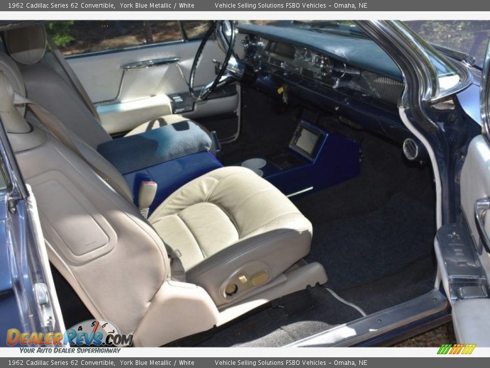 Front Seat of 1962 Cadillac Series 62 Convertible Photo #4