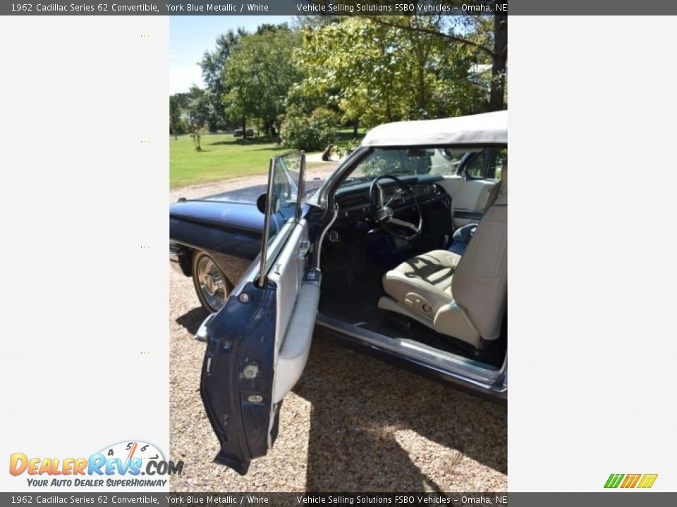 1962 Cadillac Series 62 Convertible York Blue Metallic / White Photo #10