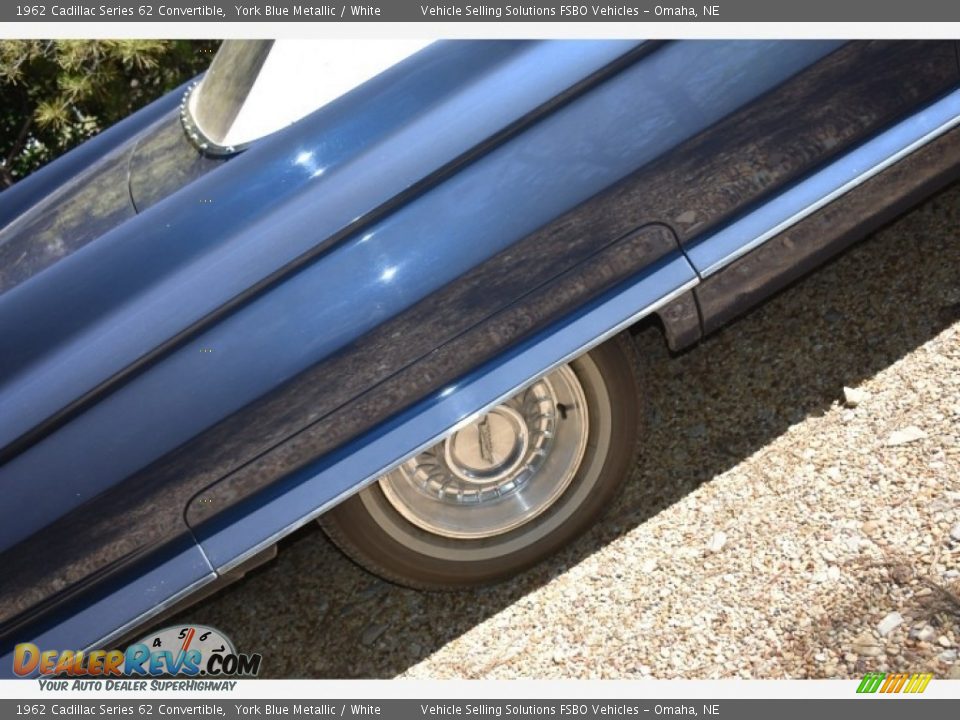 1962 Cadillac Series 62 Convertible York Blue Metallic / White Photo #18
