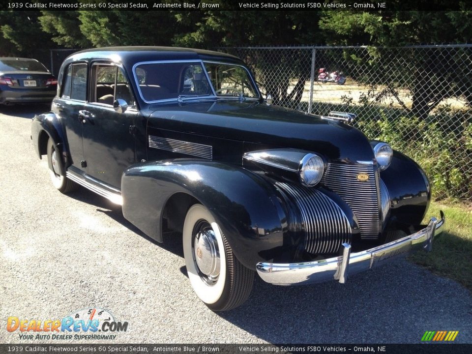 Front 3/4 View of 1939 Cadillac Fleetwood Series 60 Special Sedan Photo #1