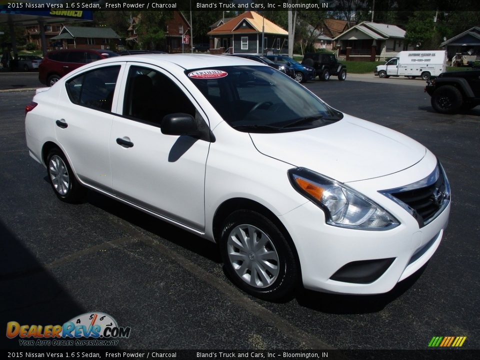 2015 Nissan Versa 1.6 S Sedan Fresh Powder / Charcoal Photo #5