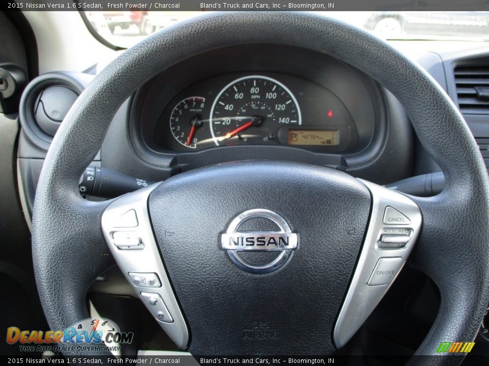 2015 Nissan Versa 1.6 S Sedan Fresh Powder / Charcoal Photo #10