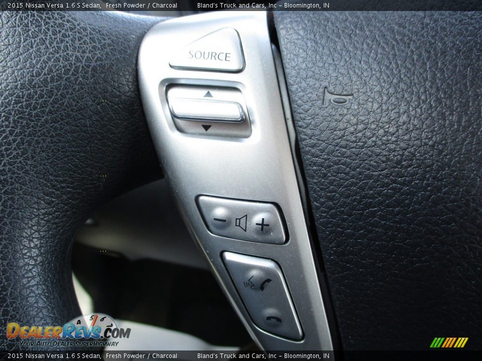 2015 Nissan Versa 1.6 S Sedan Fresh Powder / Charcoal Photo #13