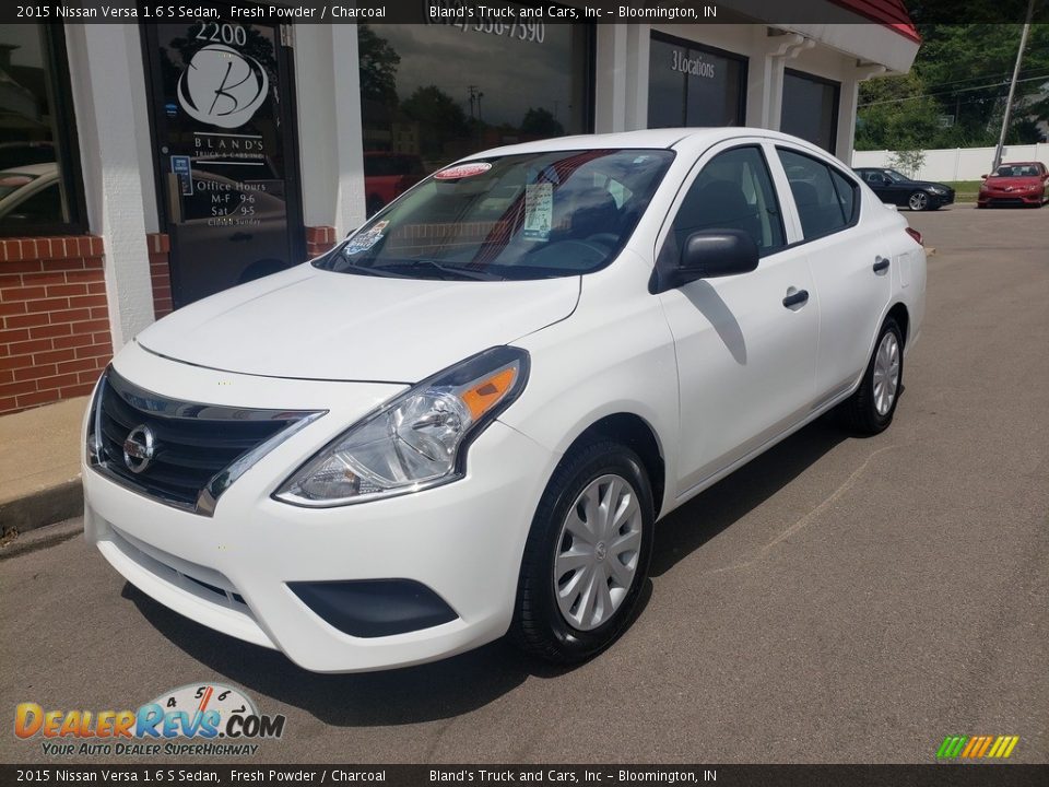 2015 Nissan Versa 1.6 S Sedan Fresh Powder / Charcoal Photo #2