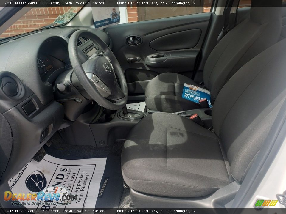 2015 Nissan Versa 1.6 S Sedan Fresh Powder / Charcoal Photo #5