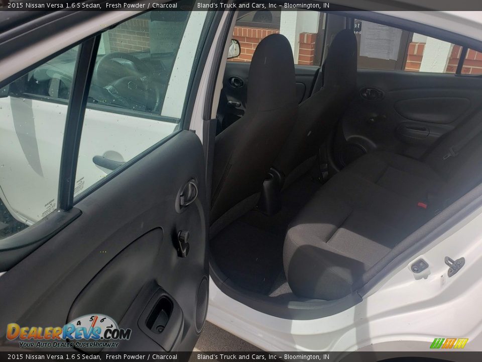 2015 Nissan Versa 1.6 S Sedan Fresh Powder / Charcoal Photo #16