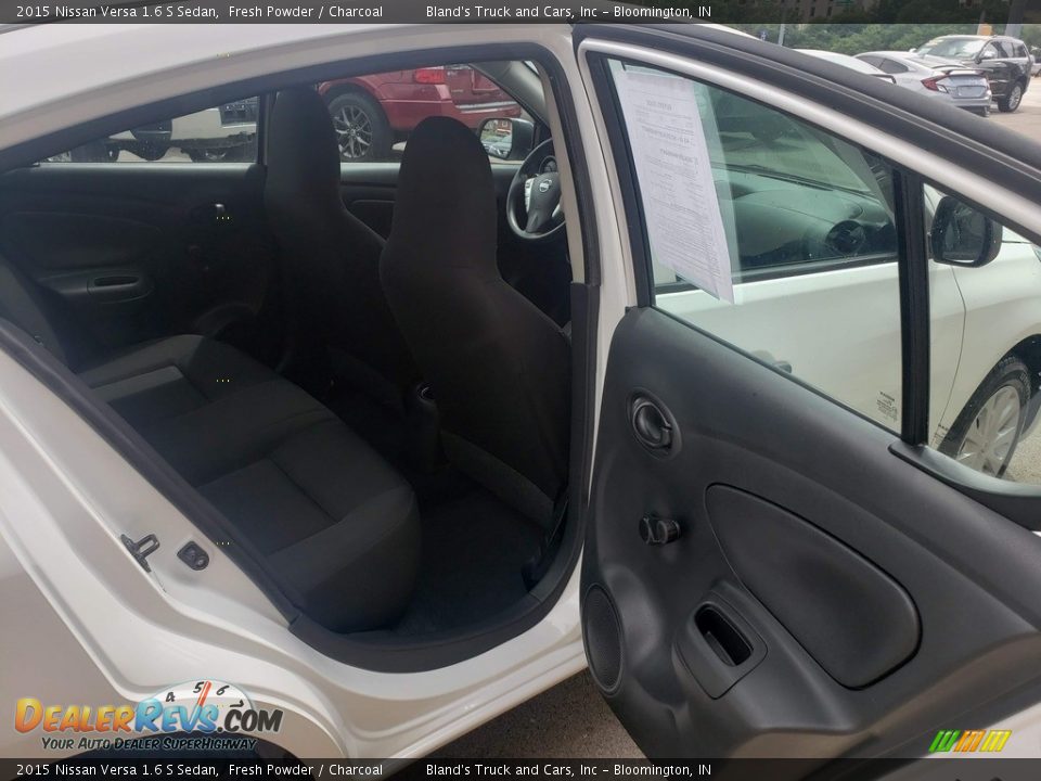 2015 Nissan Versa 1.6 S Sedan Fresh Powder / Charcoal Photo #23