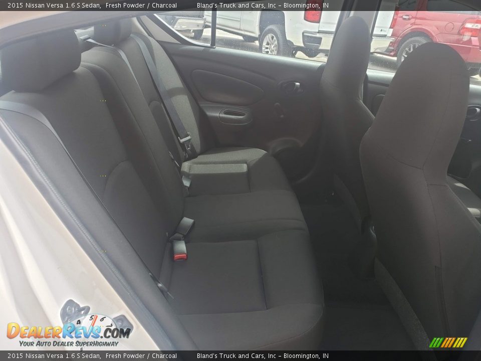 2015 Nissan Versa 1.6 S Sedan Fresh Powder / Charcoal Photo #24