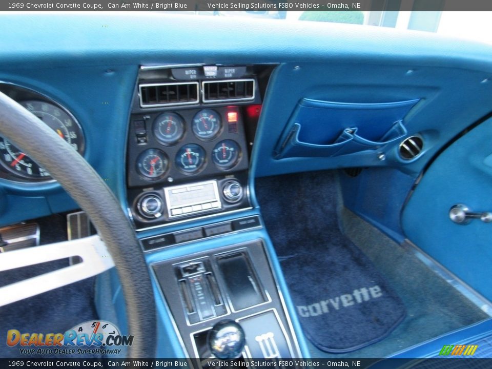 1969 Chevrolet Corvette Coupe Can Am White / Bright Blue Photo #16