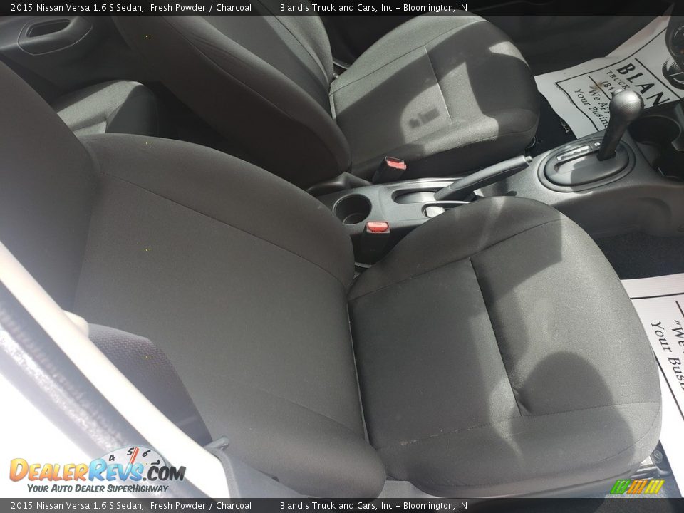 2015 Nissan Versa 1.6 S Sedan Fresh Powder / Charcoal Photo #27