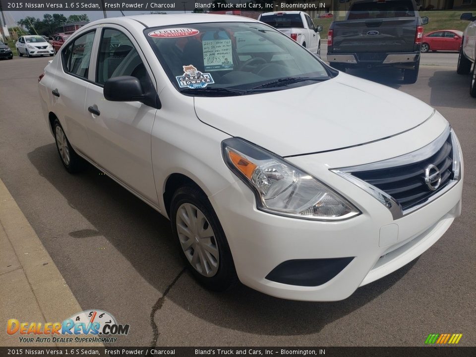 2015 Nissan Versa 1.6 S Sedan Fresh Powder / Charcoal Photo #29