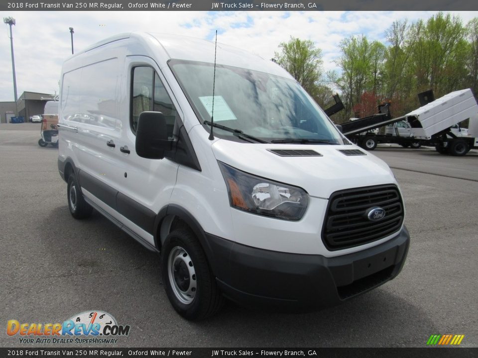 Front 3/4 View of 2018 Ford Transit Van 250 MR Regular Photo #6