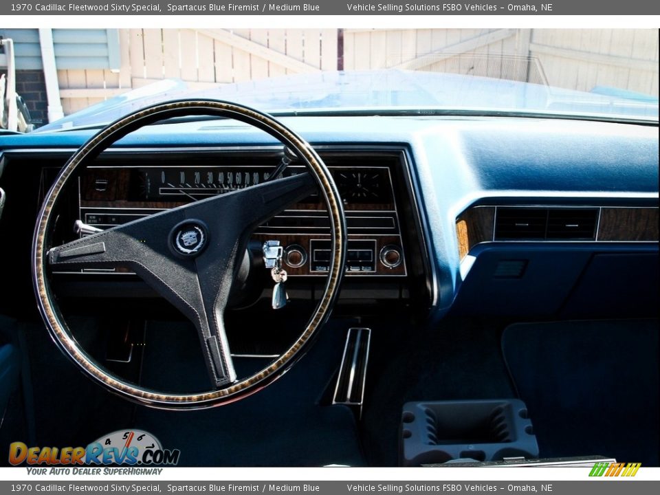 Dashboard of 1970 Cadillac Fleetwood Sixty Special Photo #2