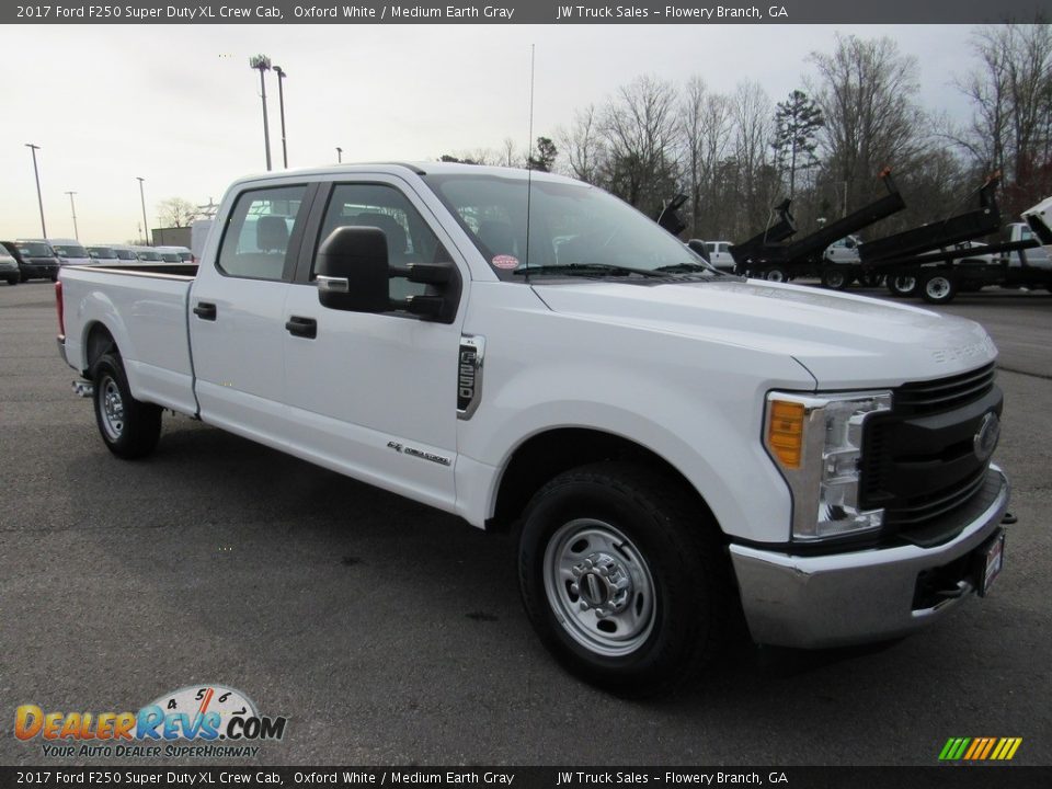 Front 3/4 View of 2017 Ford F250 Super Duty XL Crew Cab Photo #7