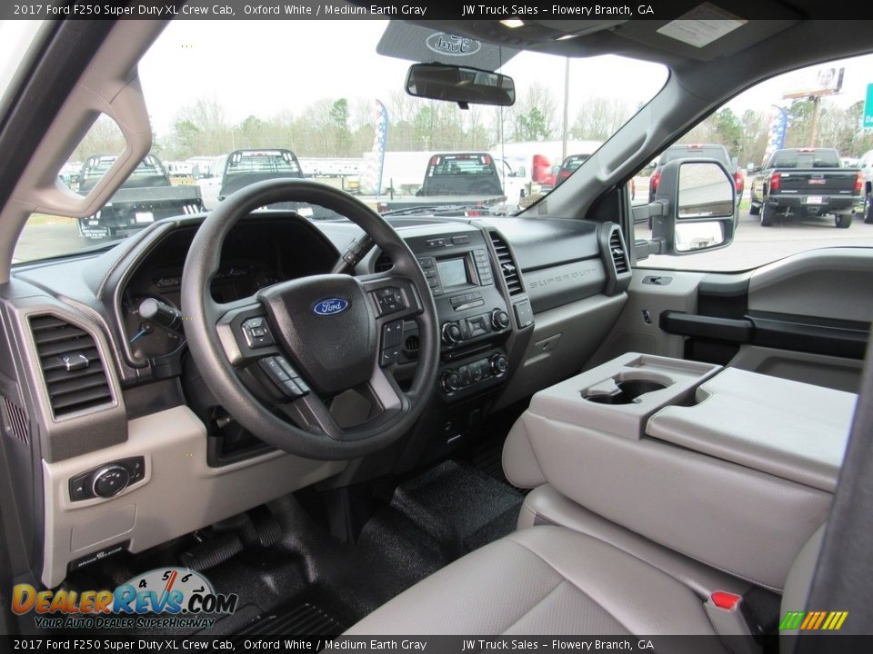 Front Seat of 2017 Ford F250 Super Duty XL Crew Cab Photo #21