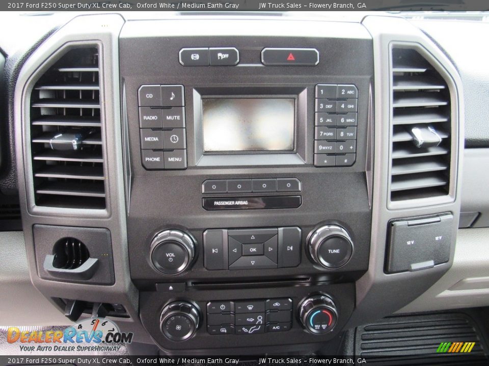 Controls of 2017 Ford F250 Super Duty XL Crew Cab Photo #32