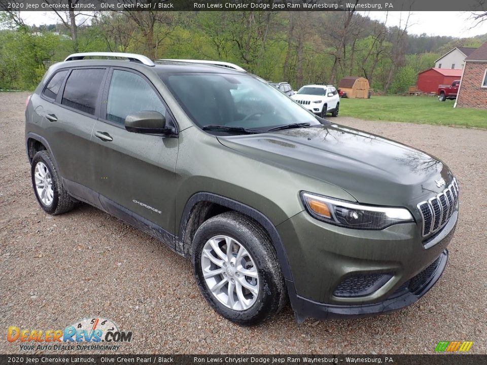 Front 3/4 View of 2020 Jeep Cherokee Latitude Photo #8