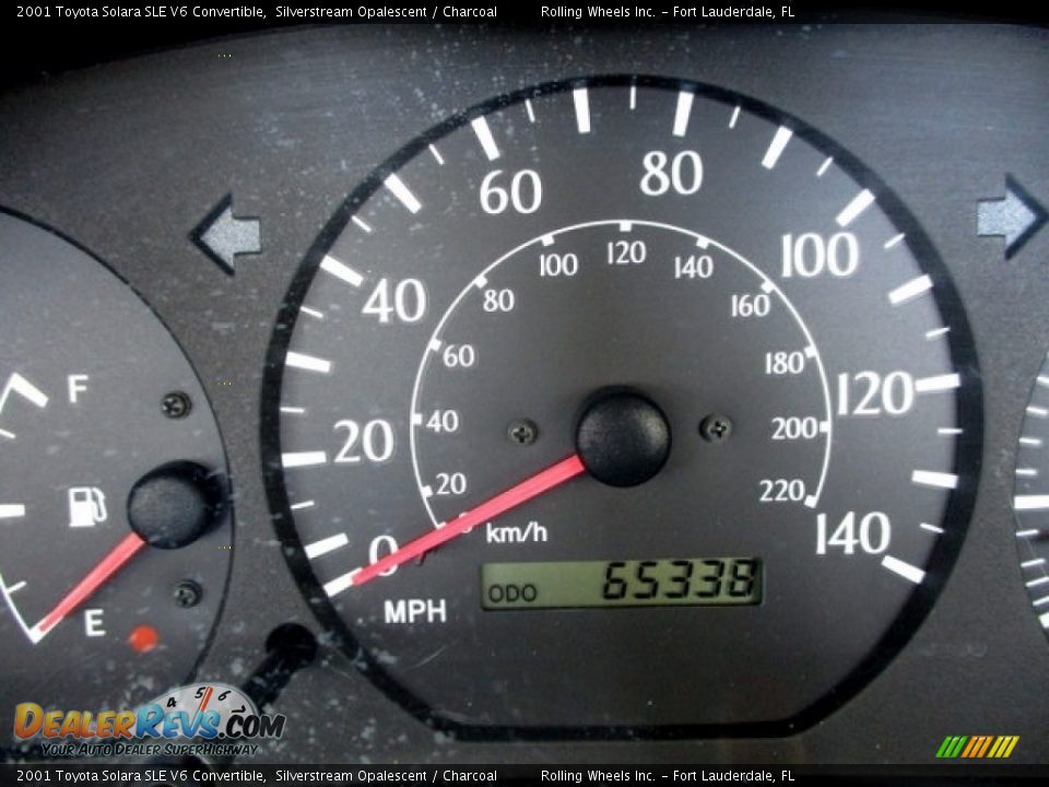 2001 Toyota Solara SLE V6 Convertible Silverstream Opalescent / Charcoal Photo #2