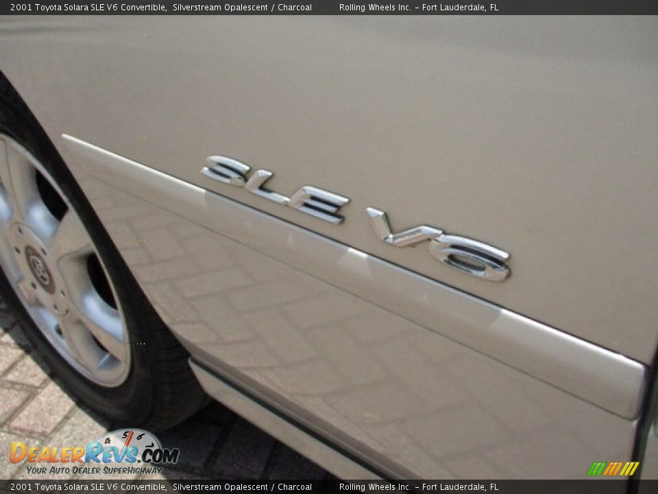 2001 Toyota Solara SLE V6 Convertible Silverstream Opalescent / Charcoal Photo #17