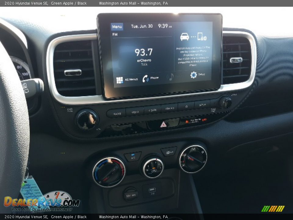 2020 Hyundai Venue SE Green Apple / Black Photo #11