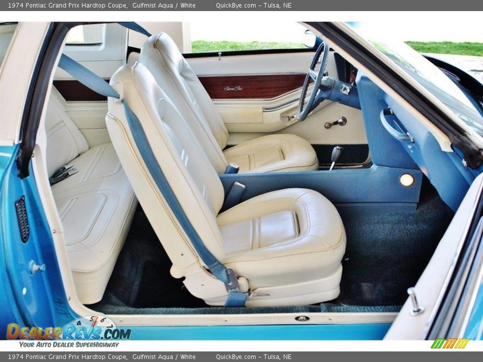 Front Seat of 1974 Pontiac Grand Prix Hardtop Coupe Photo #11