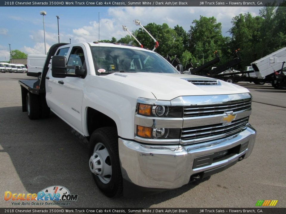 Front 3/4 View of 2018 Chevrolet Silverado 3500HD Work Truck Crew Cab 4x4 Chassis Photo #5