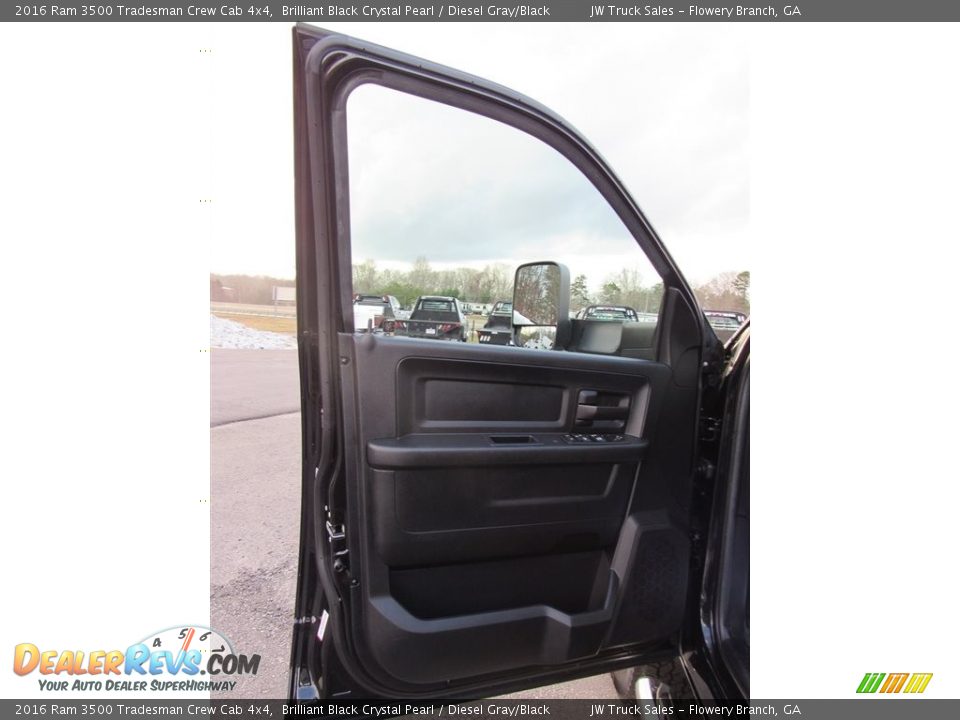 Door Panel of 2016 Ram 3500 Tradesman Crew Cab 4x4 Photo #22