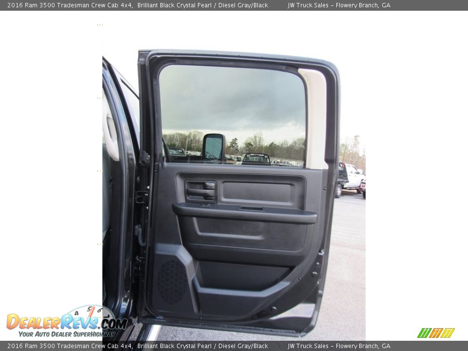 Door Panel of 2016 Ram 3500 Tradesman Crew Cab 4x4 Photo #28