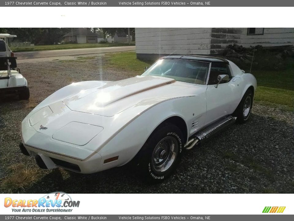 1977 Chevrolet Corvette Coupe Classic White / Buckskin Photo #1