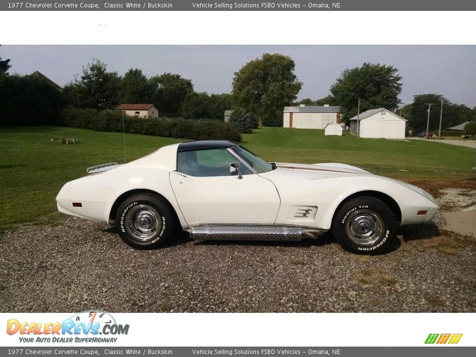 1977 Chevrolet Corvette Coupe Classic White / Buckskin Photo #4