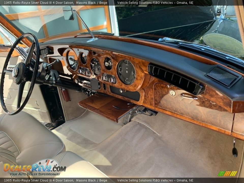 Dashboard of 1965 Rolls-Royce Silver Cloud III 4 Door Saloon Photo #4