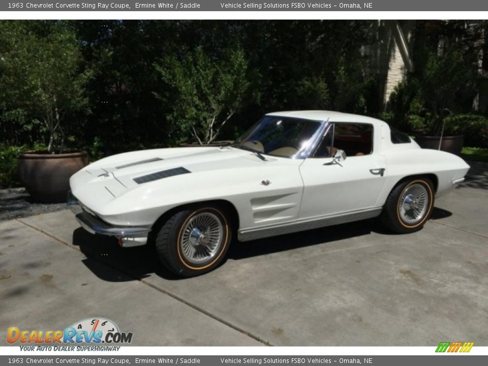 1963 Chevrolet Corvette Sting Ray Coupe Ermine White / Saddle Photo #2