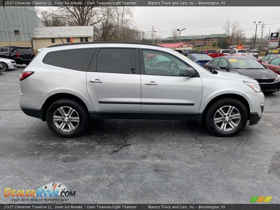 2017 Chevrolet Traverse LS Silver Ice Metallic / Dark Titanium/Light Titanium Photo #4
