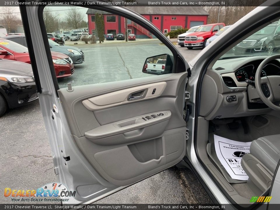 2017 Chevrolet Traverse LS Silver Ice Metallic / Dark Titanium/Light Titanium Photo #7