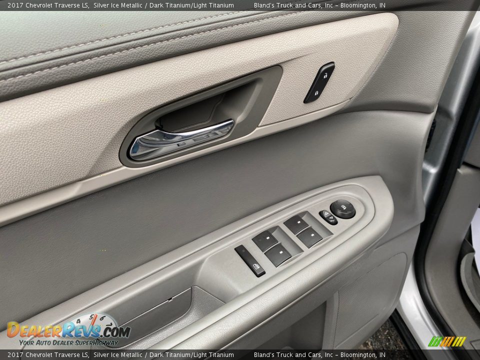 2017 Chevrolet Traverse LS Silver Ice Metallic / Dark Titanium/Light Titanium Photo #8