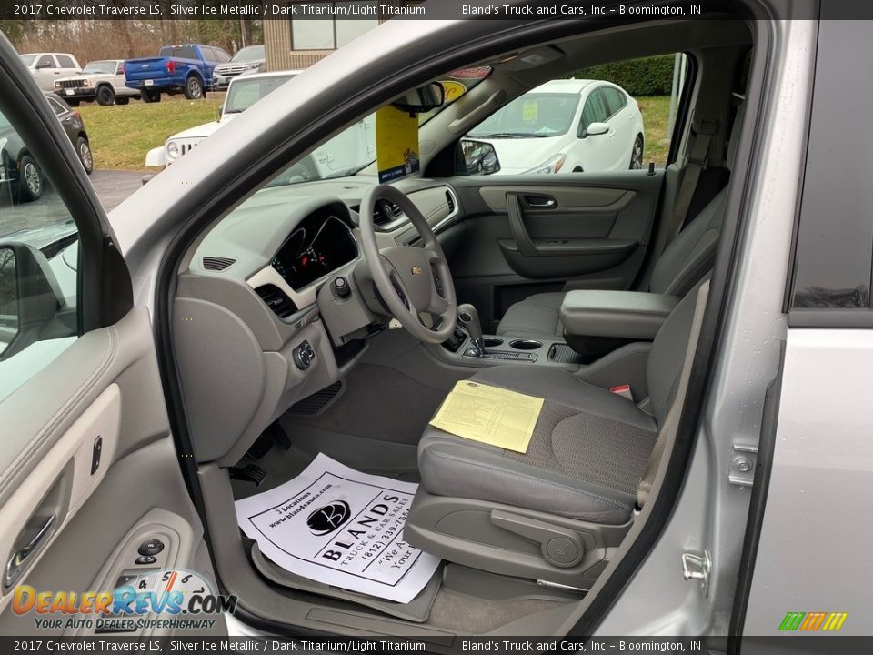 2017 Chevrolet Traverse LS Silver Ice Metallic / Dark Titanium/Light Titanium Photo #9