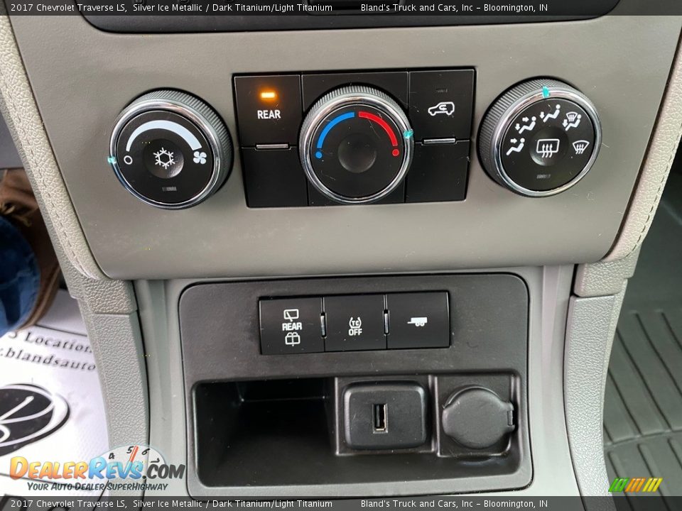 2017 Chevrolet Traverse LS Silver Ice Metallic / Dark Titanium/Light Titanium Photo #23