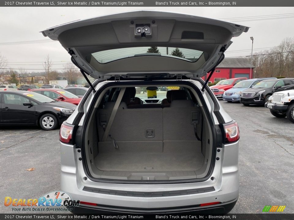 2017 Chevrolet Traverse LS Silver Ice Metallic / Dark Titanium/Light Titanium Photo #31