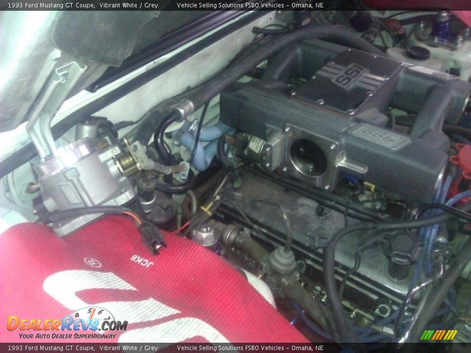 1993 Ford Mustang GT Coupe Vibrant White / Grey Photo #13