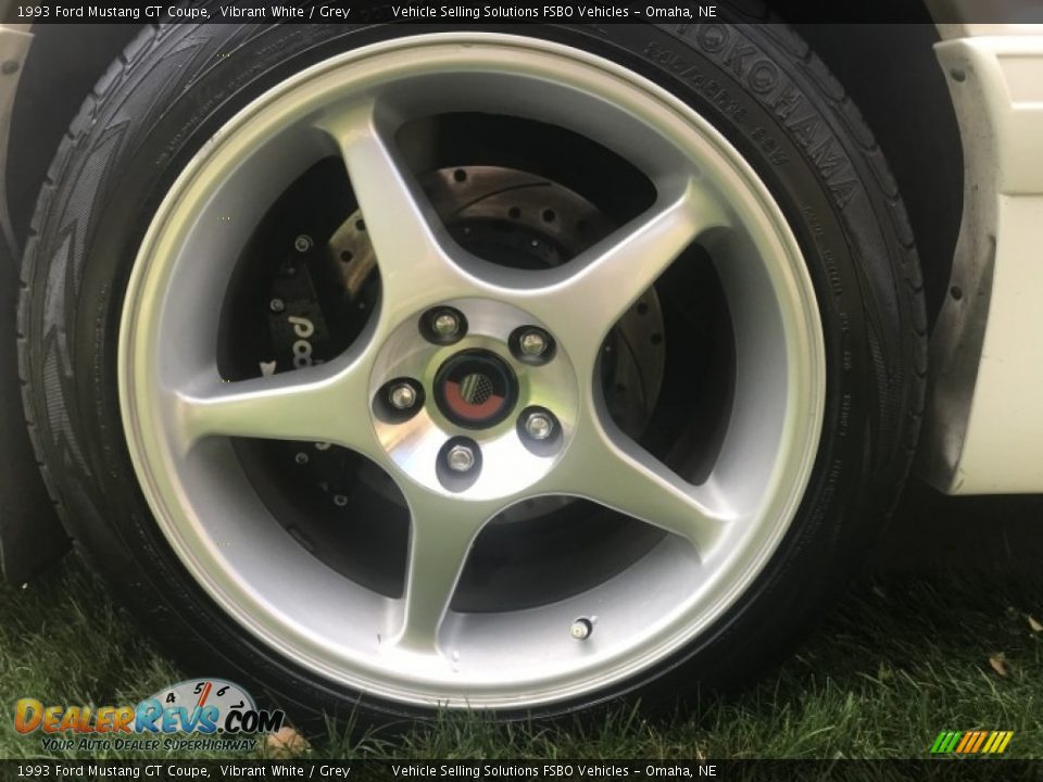 1993 Ford Mustang GT Coupe Vibrant White / Grey Photo #15