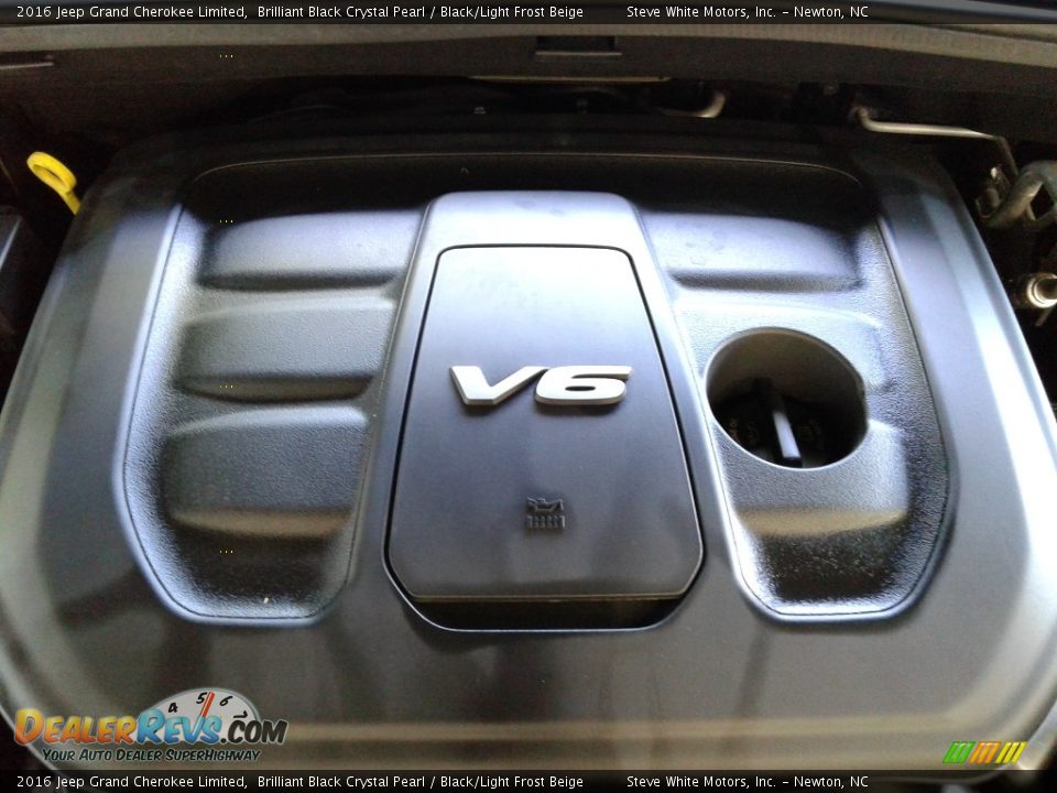 2016 Jeep Grand Cherokee Limited Brilliant Black Crystal Pearl / Black/Light Frost Beige Photo #9