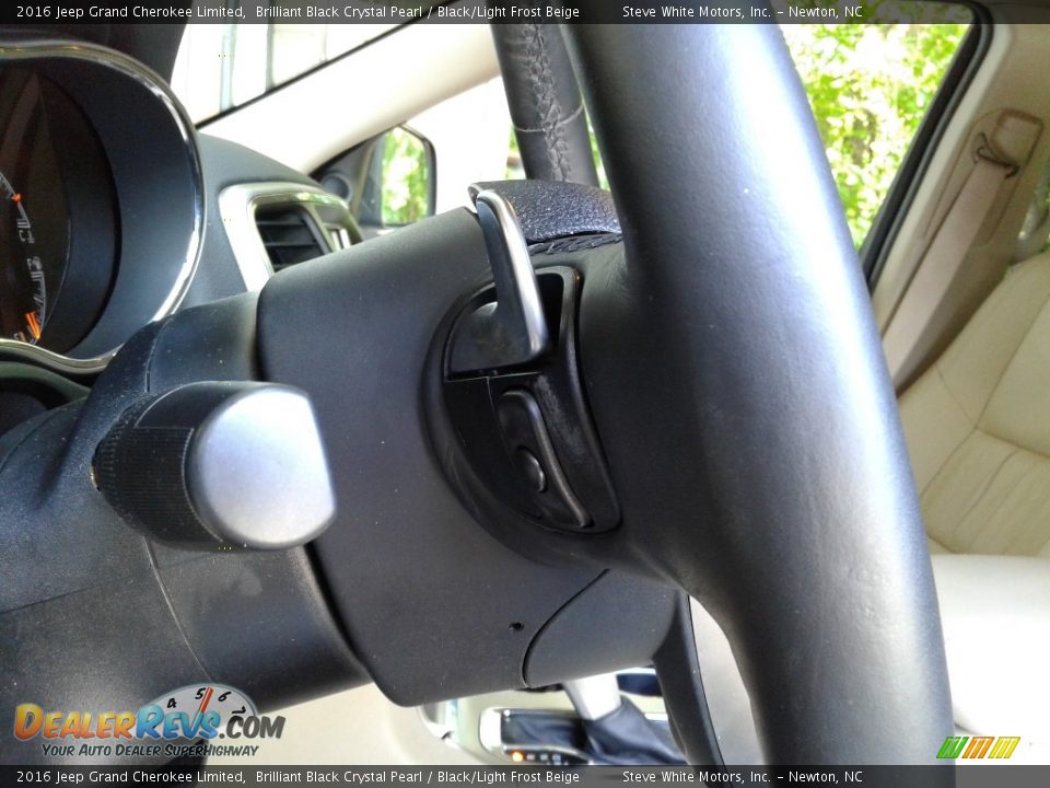2016 Jeep Grand Cherokee Limited Brilliant Black Crystal Pearl / Black/Light Frost Beige Photo #12