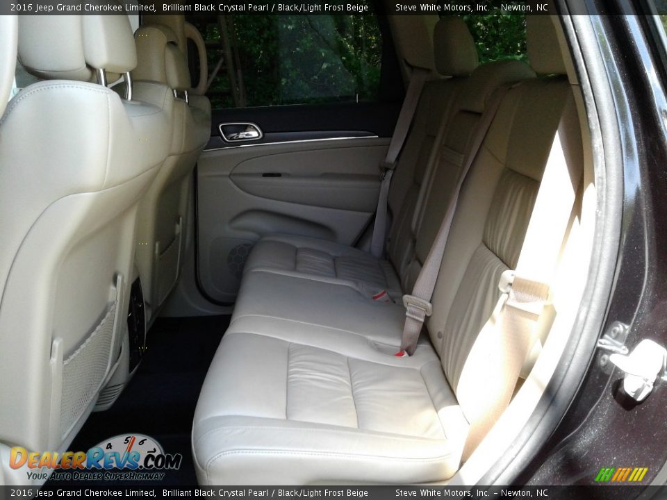 2016 Jeep Grand Cherokee Limited Brilliant Black Crystal Pearl / Black/Light Frost Beige Photo #13