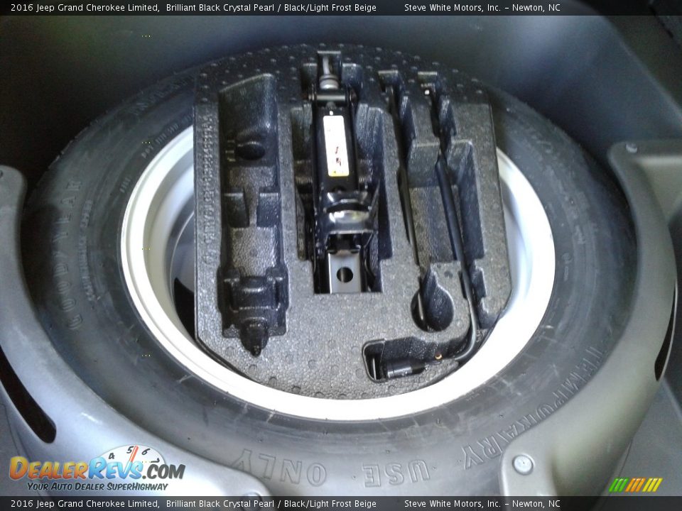 2016 Jeep Grand Cherokee Limited Brilliant Black Crystal Pearl / Black/Light Frost Beige Photo #16