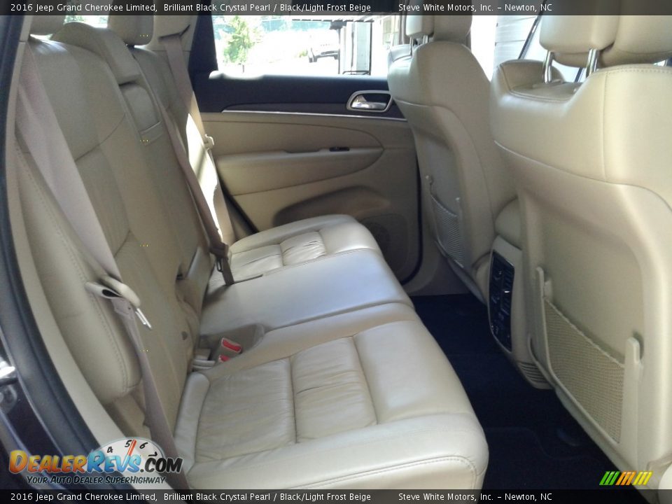2016 Jeep Grand Cherokee Limited Brilliant Black Crystal Pearl / Black/Light Frost Beige Photo #17