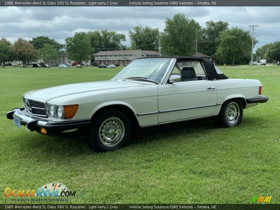 1985 Mercedes-Benz SL Class 380 SL Roadster Light Ivory / Grey Photo #1