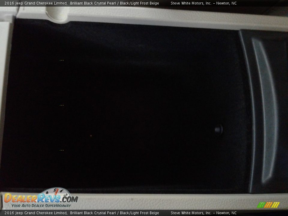 2016 Jeep Grand Cherokee Limited Brilliant Black Crystal Pearl / Black/Light Frost Beige Photo #30